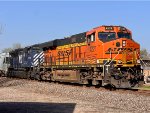 MRL SD70ACe on BNSF Conroe Sub